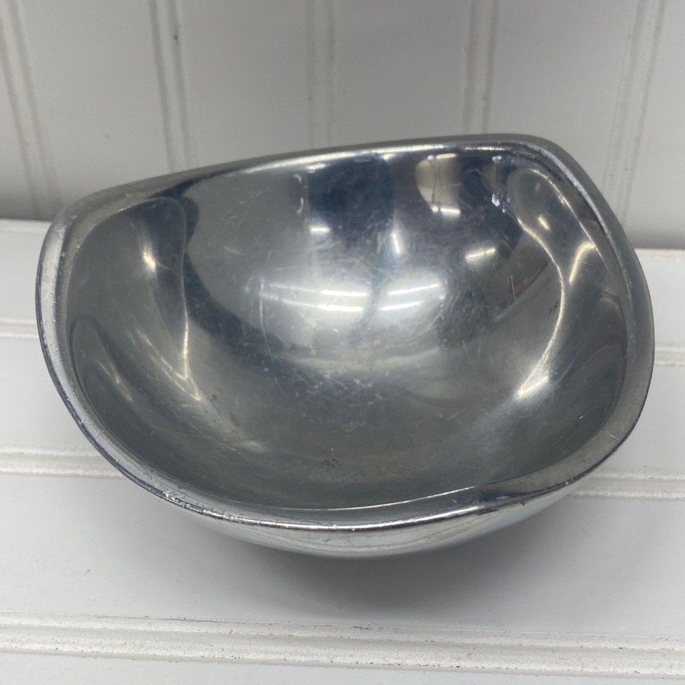 Nambé 526 Handmade Serving Bowl Tri Corner Dish Made of Aluminum Alloy Metal